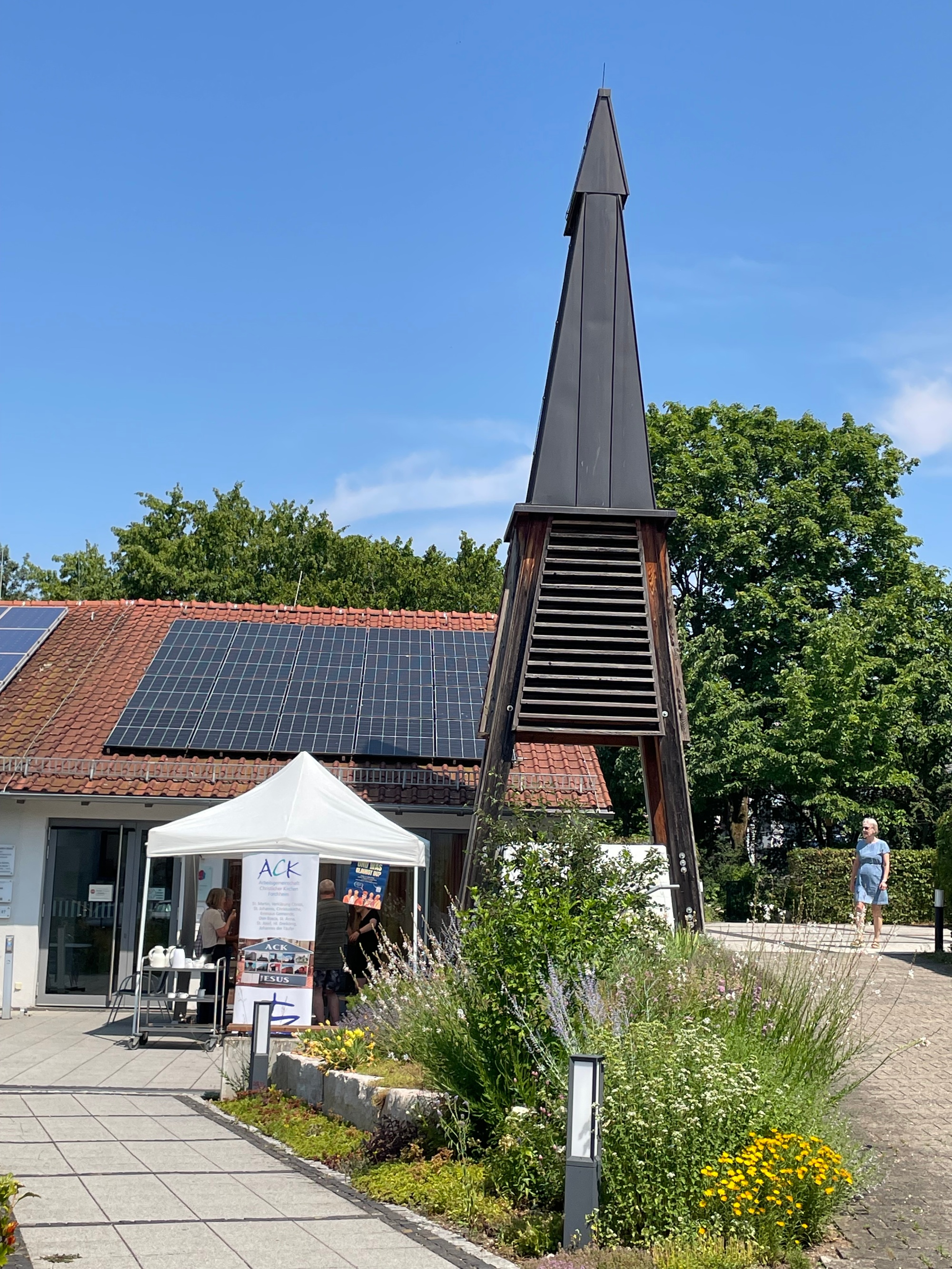 Christuskirche meets Ökumenezelt